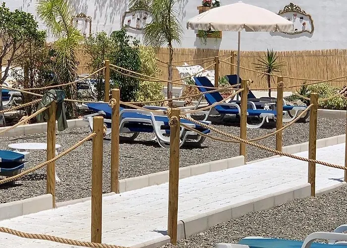 アパート アパルタメントス ヌリアソル フエンヒロラ